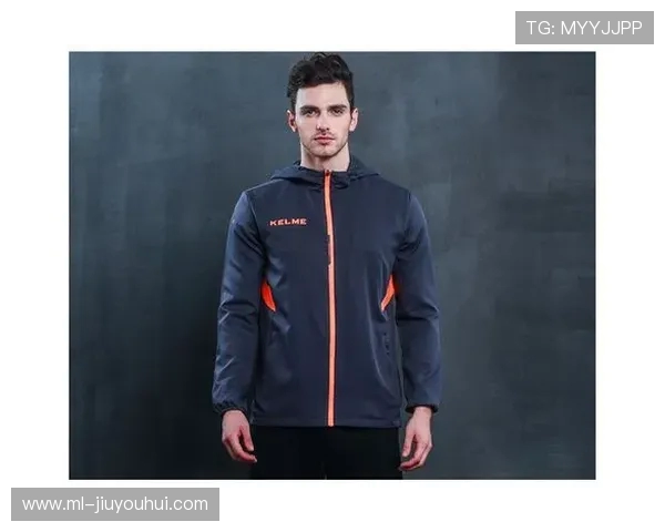 卡尔美足球外套大衣保暖时尚运动休闲穿搭推荐 卡尔美足球外套大衣保暖时尚运动休闲穿搭推荐